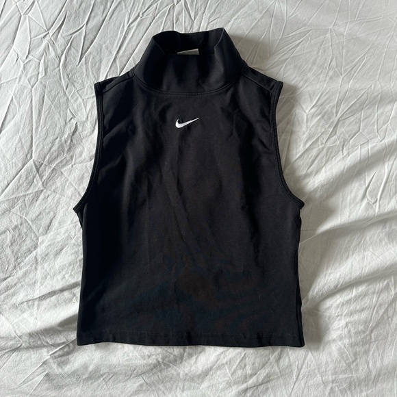 Nike sleevess mock neck 🤍 - Picture 2 of 5